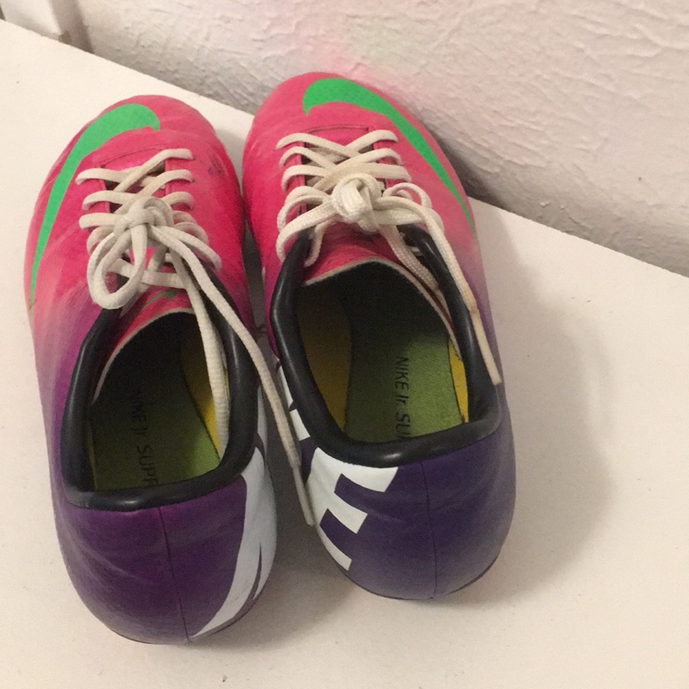 nike soccer cleats - Picture 4 of 6